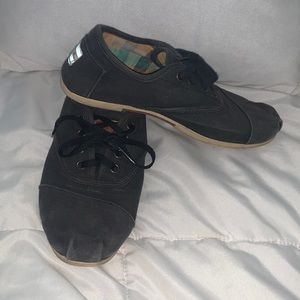 Women’s Lace up Toms